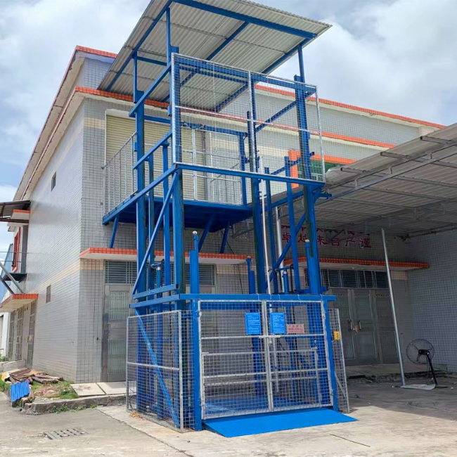 鞍山建材厂室外升降货梯安装